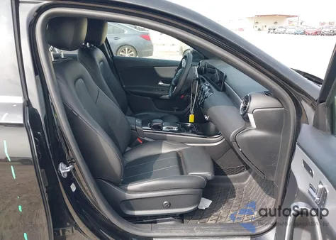 2020 Mercedes-Benz A 220 4Matic z USA, uszkodzony, nr VIN W1K3G4FB6LJ209109